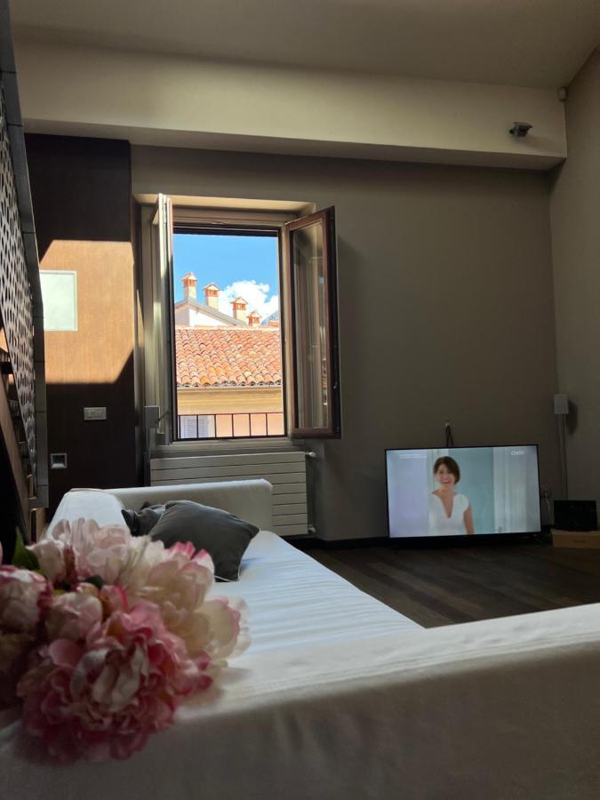 דירות Casa Cavour Lecco - Downtown Design Penthouse מראה חיצוני תמונה