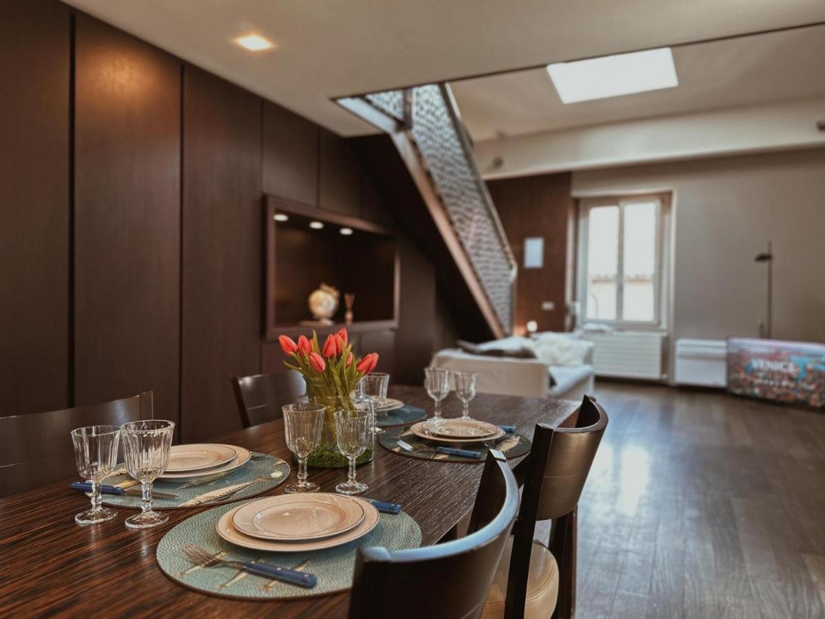 דירות Casa Cavour Lecco - Downtown Design Penthouse מראה חיצוני תמונה