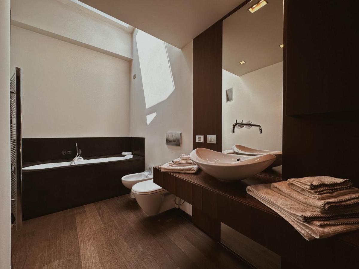 דירות Casa Cavour Lecco - Downtown Design Penthouse מראה חיצוני תמונה